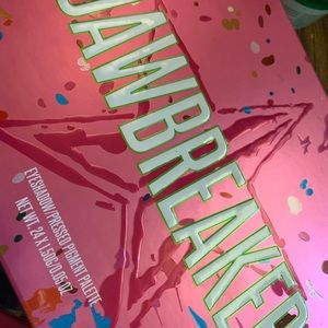 Jeffree Star Eyeshadow/Liquid Lipstick Bundle.